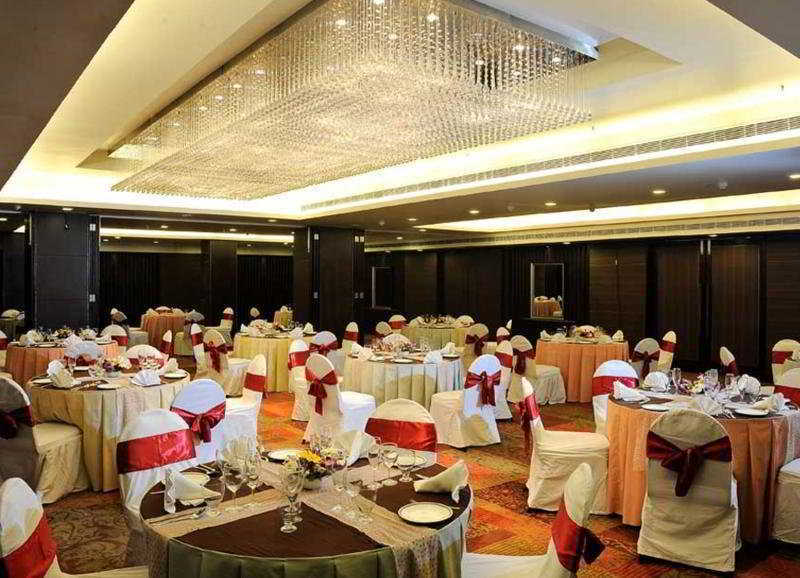 Quality Hotel D V Manor Vijayawada Exterior photo